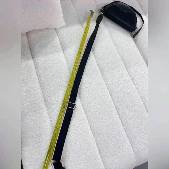 “Stylish Dual-Strap Crossbody Bag  - Minimalist Black Design” - Picture 11 of 13